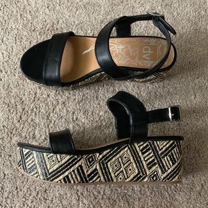 NWOT Dolce Vita wedges
